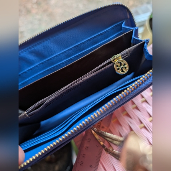 Tory Burch Blue Wallet - Picture 2 of 8